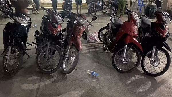 Băng nhóm gây ra hàng loạt vụ "đá nóng" xe&nbsp;&nbsp;gắn máy sa lưới