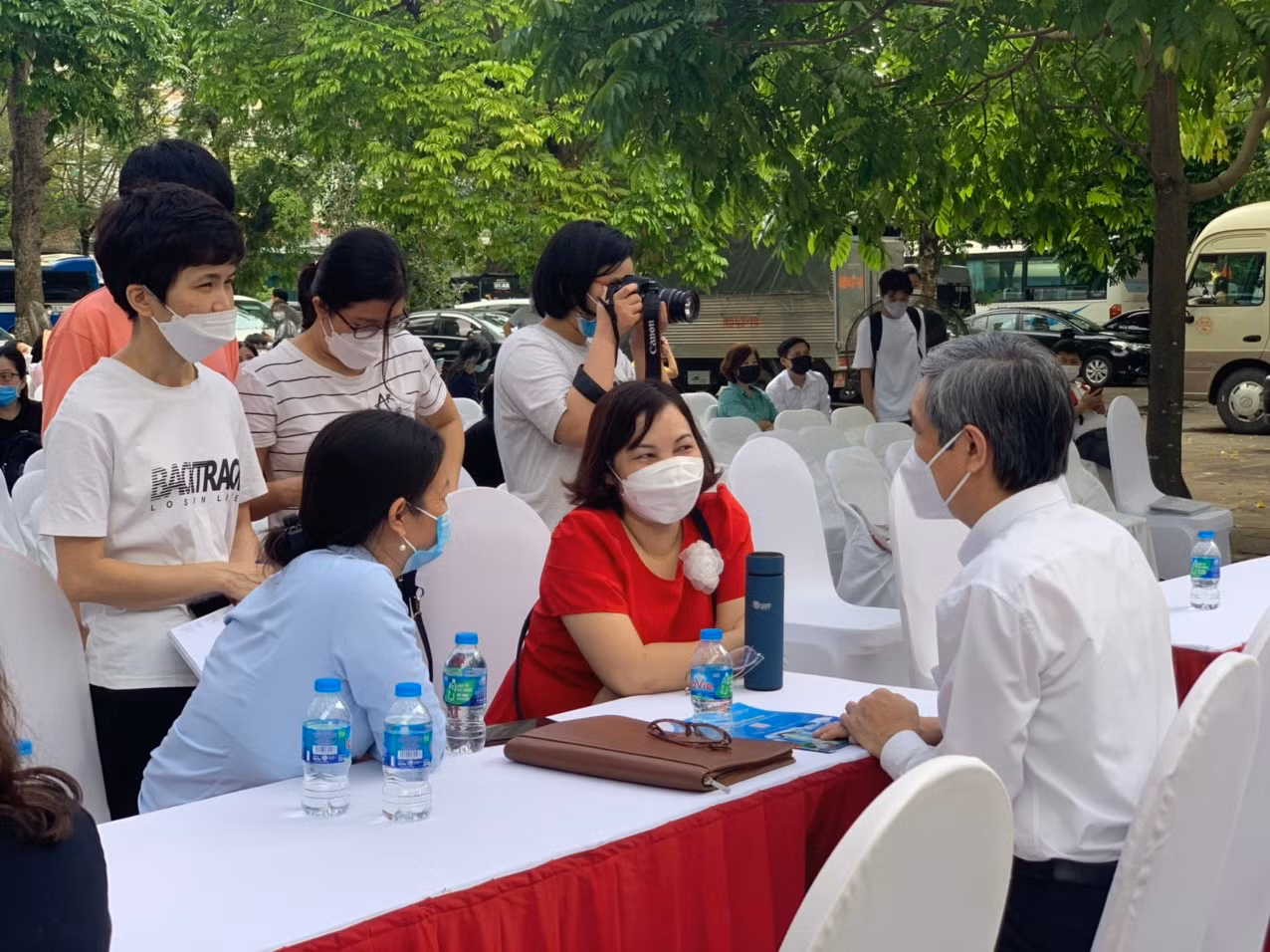 Năm đầu tiên triển khai đăng ký và nộp lệ phí xét tuyển đại học trực tuyến: Cần ưu tiên các giải pháp hỗ trợ thí sinh -0