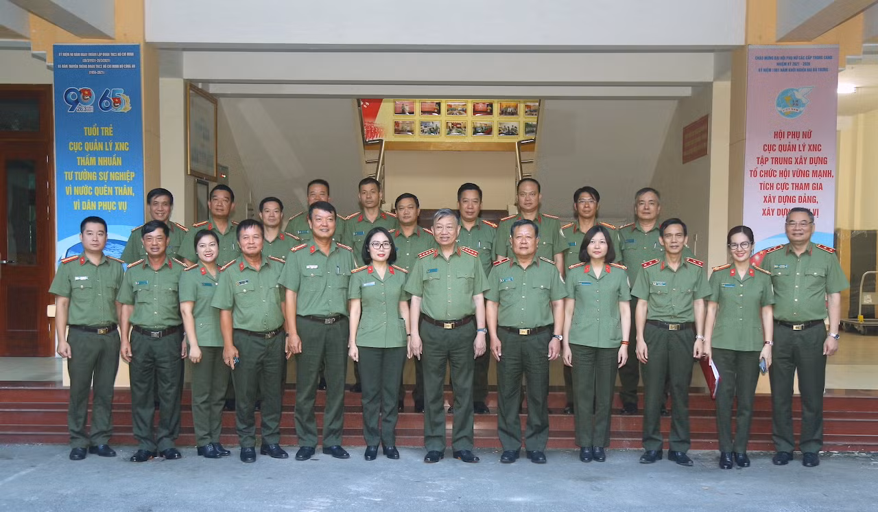 Nâng cao hiệu quả công tác quản lý xuất nhập cảnh phục vụ nhiệm vụ phát triển kinh tế, xã hội. -0