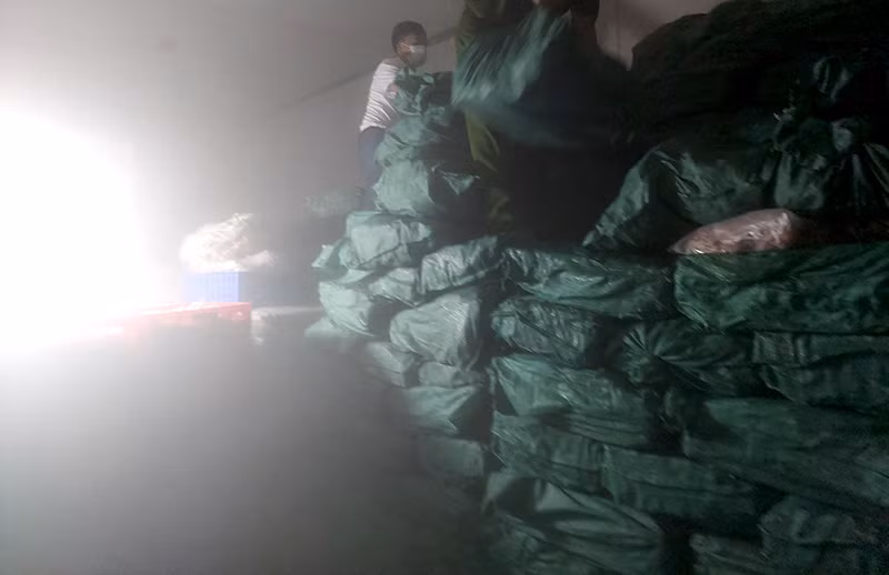 Hà Nội: Phát hiện hàng tấn chân gà đông lạnh không rõ nguồn gốc -0