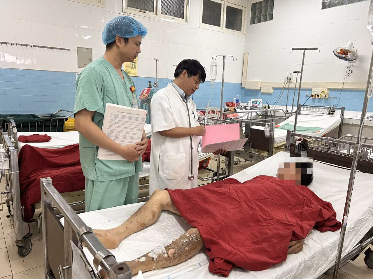 5 người bị bỏng do điện giật khi dựng nêu đón Tết -0