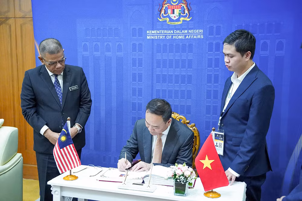 Phát triển quan hệ giữa Bộ Công an Việt Nam với Bộ Nội vụ Malaysia lên tầm cao mới -0