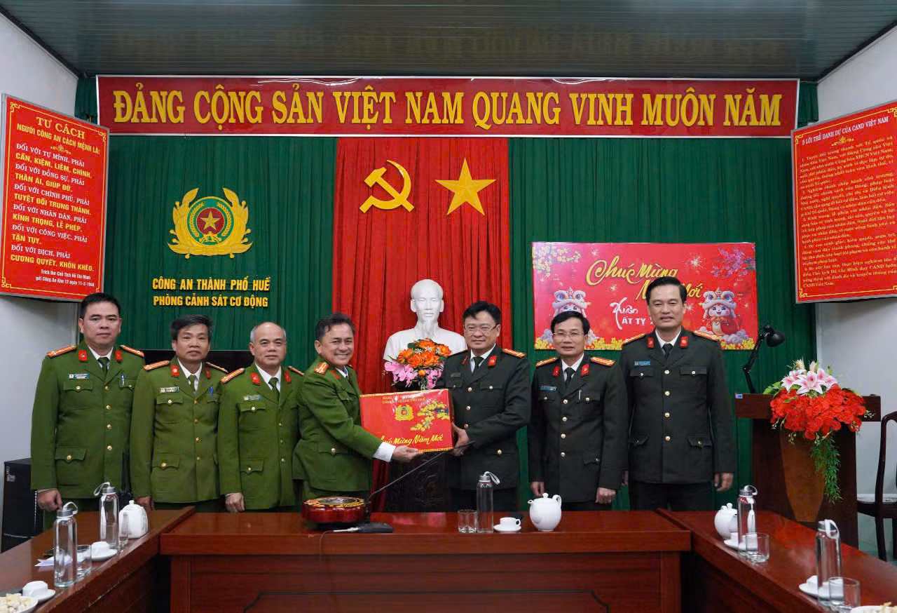 Giám đốc Công an TP Huế kiểm tra công tác đảm bảo an ninh trật tự Tết Nguyên đán Ất Tỵ -0