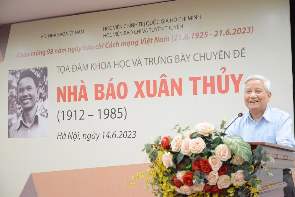 Nghiên cứu dựng tượng nhà báo Xuân Thủy -0