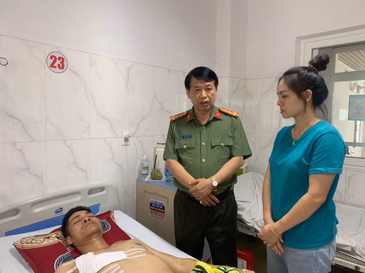 Công an tỉnh Hưng Yên thăm hỏi, động viên thân nhân các liệt sỹ hy sinh và cán bộ chiến sỹ Công an bị thương tại tỉnh Đắk Lắk -1