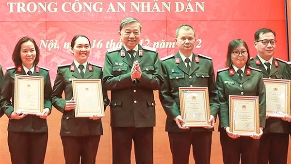 Khẳng định vai trò “truyền lửa” từ những giải thưởng báo chí