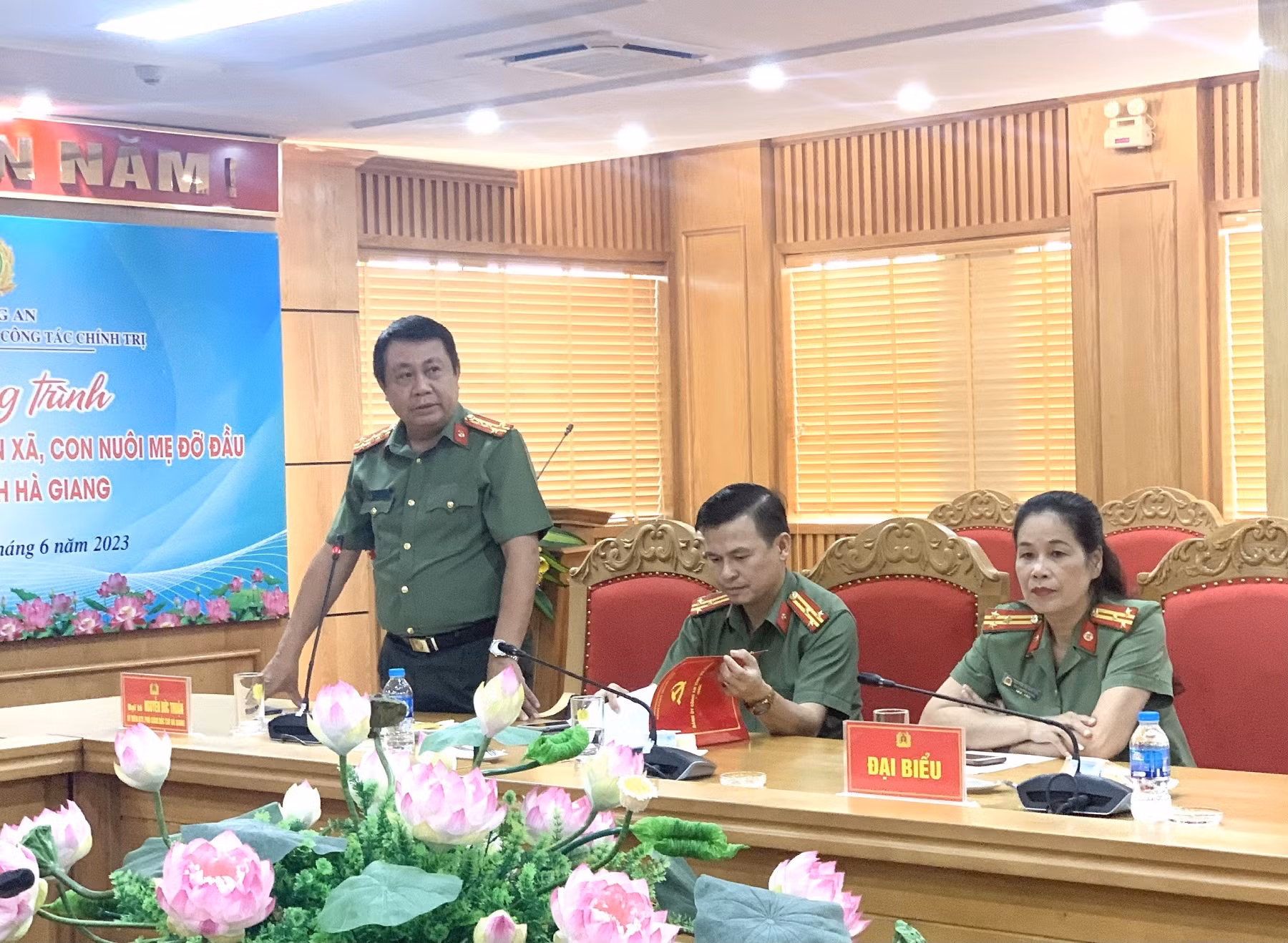 Gặp mặt con nuôi Công an xã, con nuôi mẹ đỡ đầu Công an tỉnh Hà Giang -0