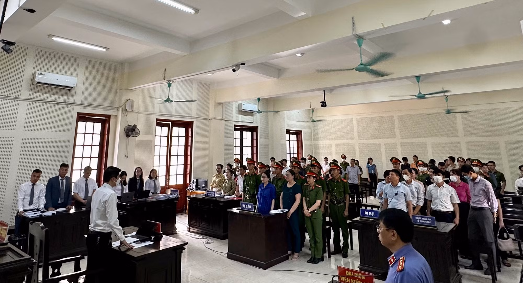 Sửa bản án sơ thẩm, tuyên phạt 15 tháng tù đối với cựu Giám đốc Trung tâm Giáo dục nghề nghiệp - Giáo dục thường xuyên -0
