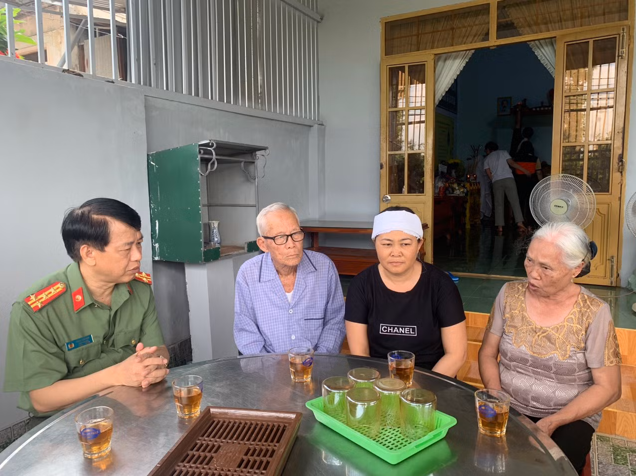 Công an tỉnh Hưng Yên thăm hỏi, động viên thân nhân các liệt sỹ hy sinh và cán bộ chiến sỹ Công an bị thương tại tỉnh Đắk Lắk -1