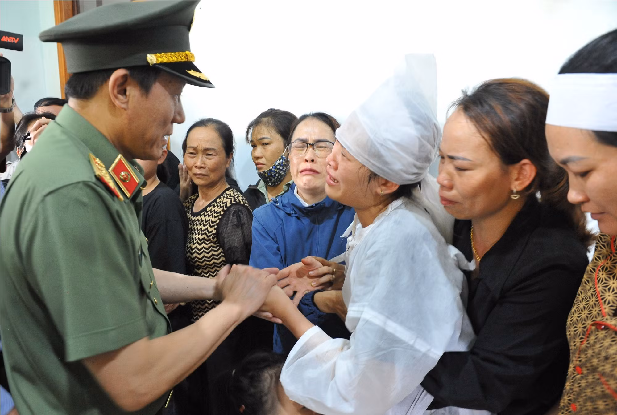Xót xa tiễn biệt 4 chiến sĩ Công an xã hy sinh khi làm nhiệm vụ -0