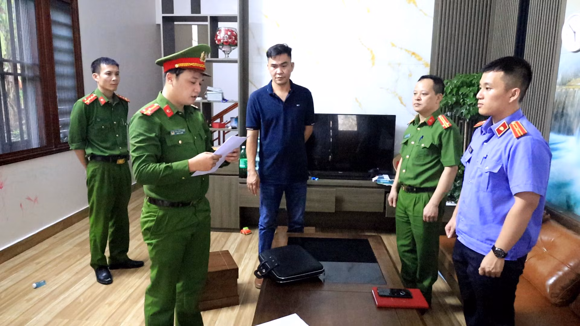 cơ quan cảnh sát điều tra công an tỉnh lạng sơn ra quyết định khởi tố vụ án, khởi tố bị can đối vơi thân tiến huy.jpg -0