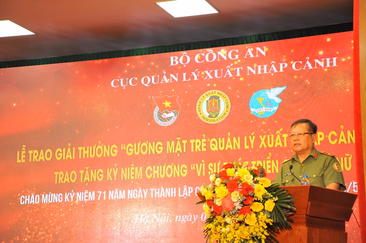 Xây dựng hình ảnh lực lượng quản lý xuất nhập cảnh đẹp, trong lòng nhân dân và du khách quốc tế -0