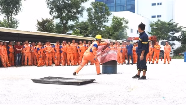 EVNNPC đảm bảo cấp điện trong thời gian nghỉ lễ và SEA Games 31 ảnh 5
