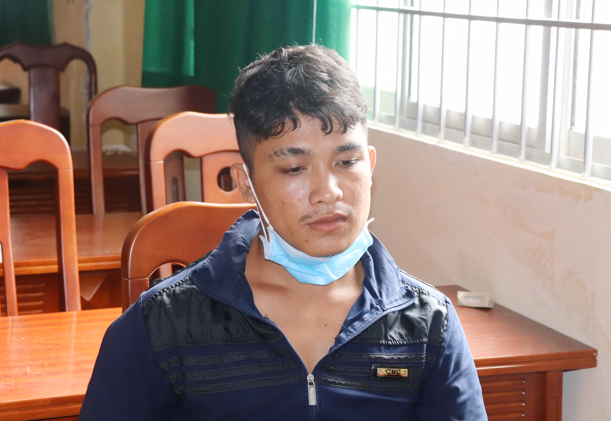 Bắn đối tượng trộm thùng xốp có 100 triệu đồng -0