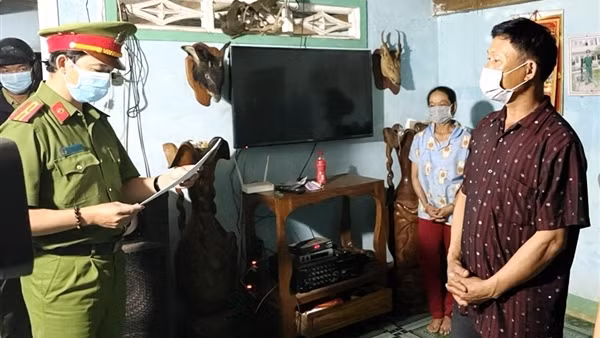 Tạm giữ hình sự đối tượng chủ mưu đốn hạ 3,7 ha rừng tự nhiên tại Phú Yên