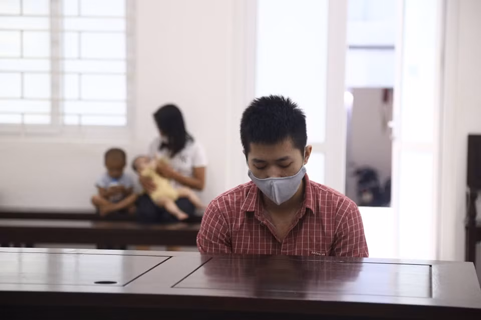 Gã chồng hờ mất nhân tính lĩnh án 19 năm tù -0