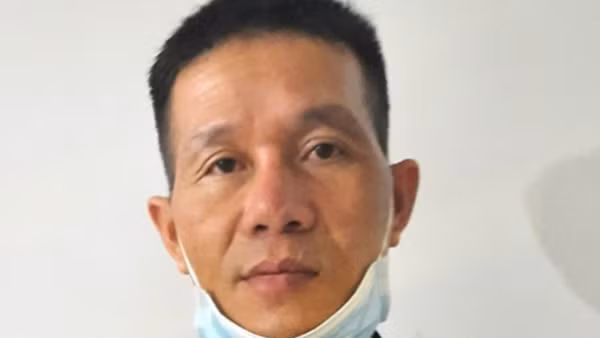 Làm giấy tờ giả bán cho người muốn "thông chốt"