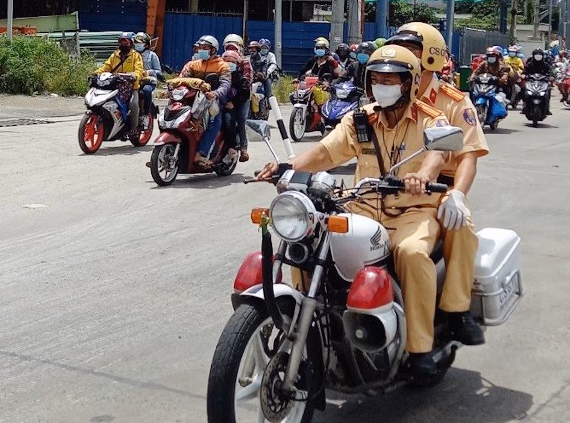 Dòng người tản cư về quê: “Vừa lo sức khỏe nhân dân, vừa ngăn dịch bùng phát” -0