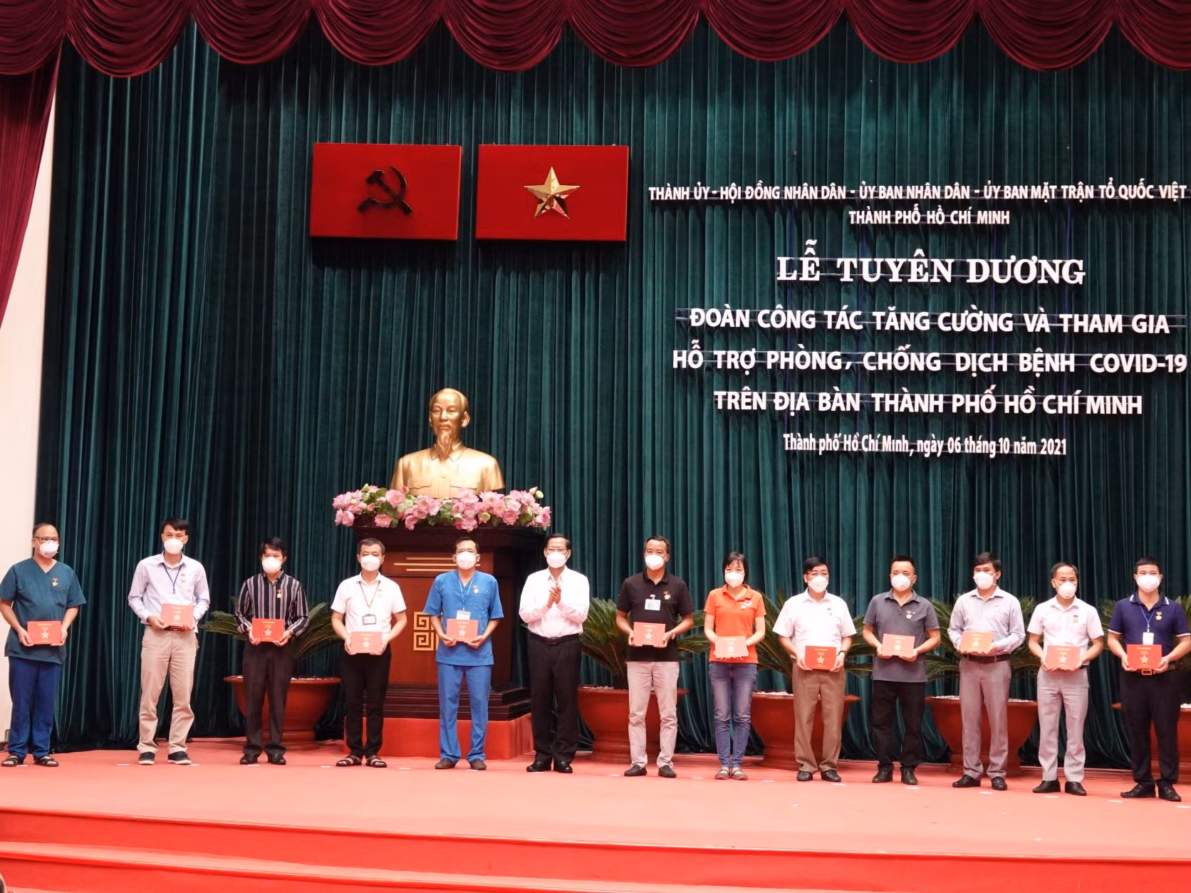 TP Hồ Chí Minh tuyên dương các y bác sĩ tham gia phòng chống dịch -0