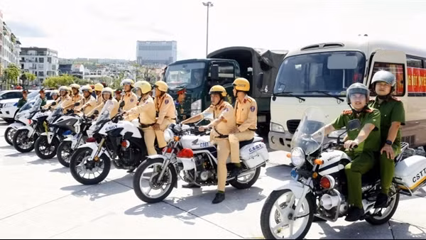 Hơn 1.000 người tuần hành hưởng ứng Tháng hành động phòng, chống ma túy