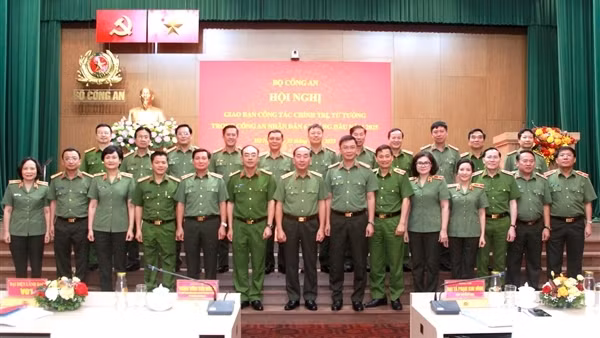 Xác định tầm quan trọng đặc biệt của công tác chính trị, tư tưởng trong CAND