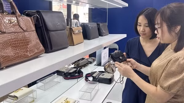 Trưng bày hơn 300 sản phẩm vi phạm giúp khách hàng nhận diện hàng giả, hàng nhái
