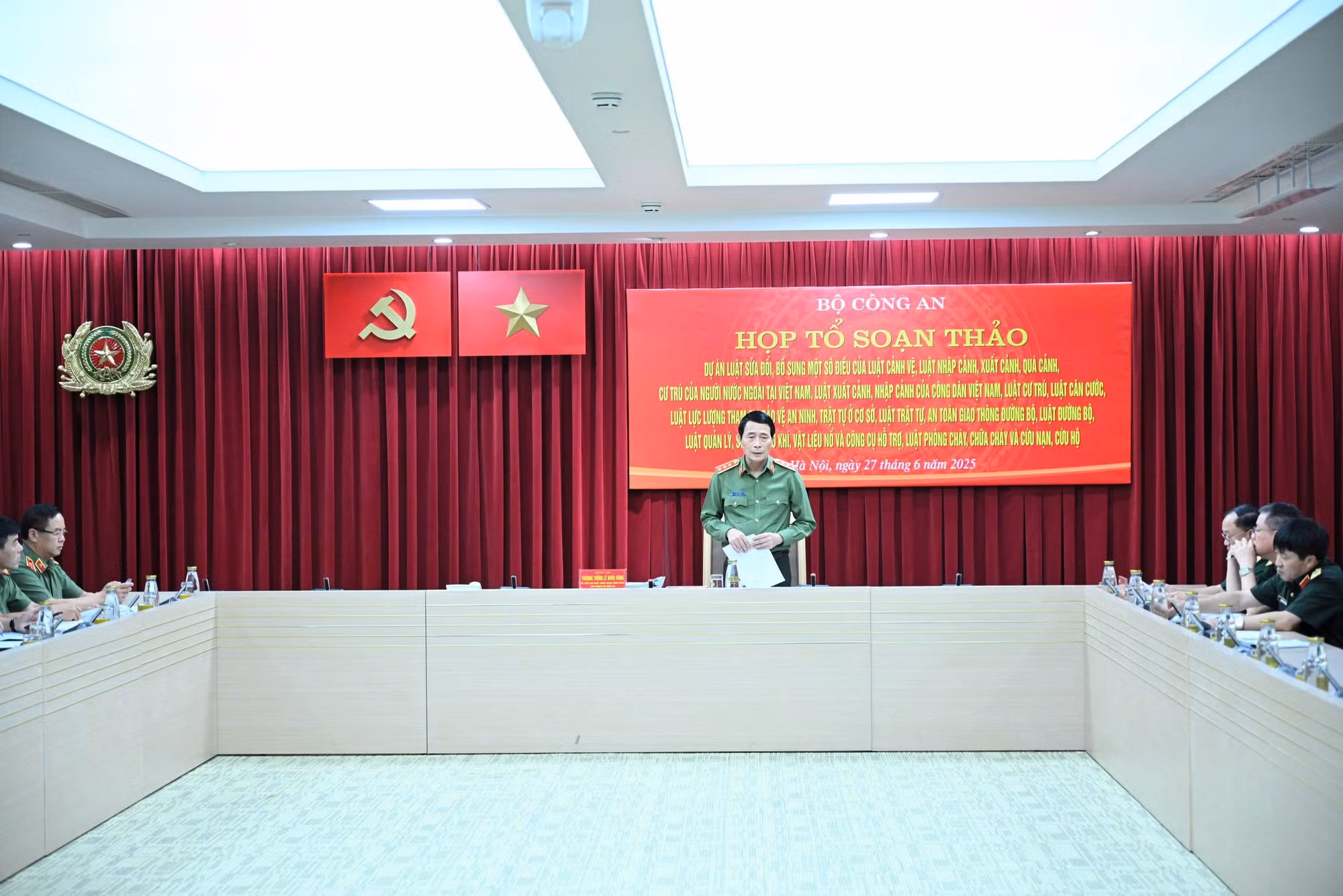 Bộ Công an họp Tổ biên tập dự án luật sửa đổi, bổ sung 10 luật -0
