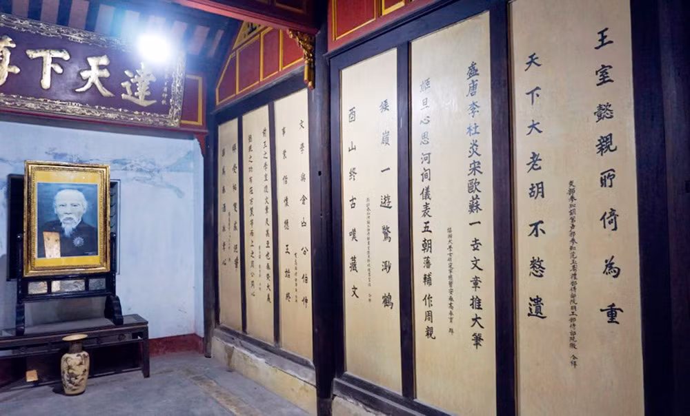 Lầu vàng ngân vọng hồn thơ ông hoàng -1