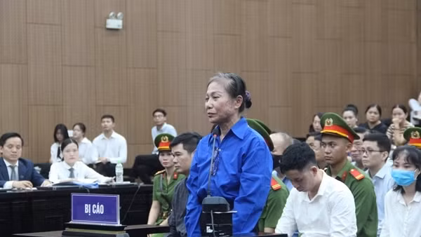 Bị cáo Hoàng Thị Thúy Lan xin tòa: “Đề nghị Hội đồng xét xử xem xét vì tôi rất khó khăn”