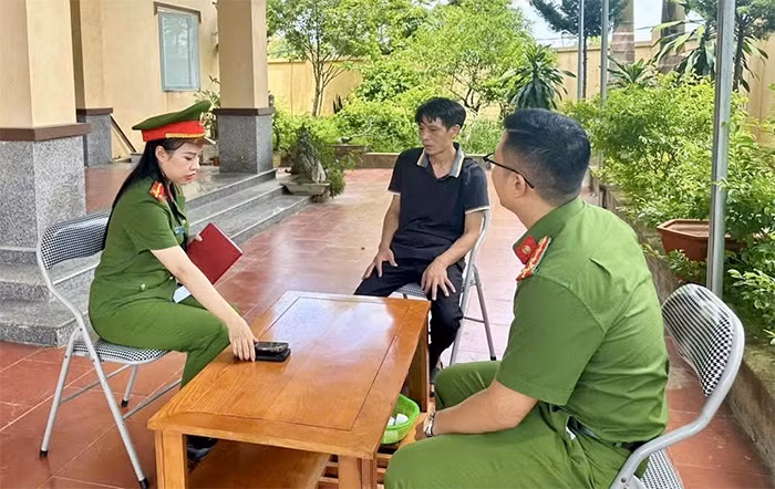 Làm rõ vụ bao bì nước mắm bị vứt bỏ bên đường ghi nơi sản xuất tại Thanh Hóa -0
