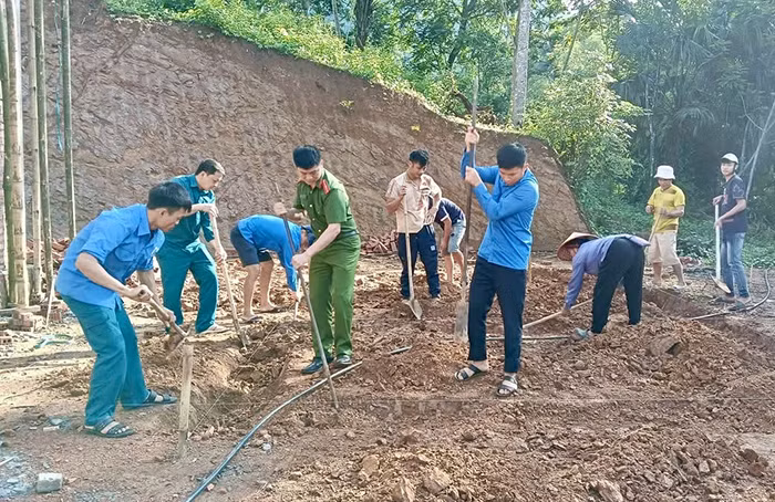Công an xã ở Thanh Hoá chung tay xoá nhà dột nát -0