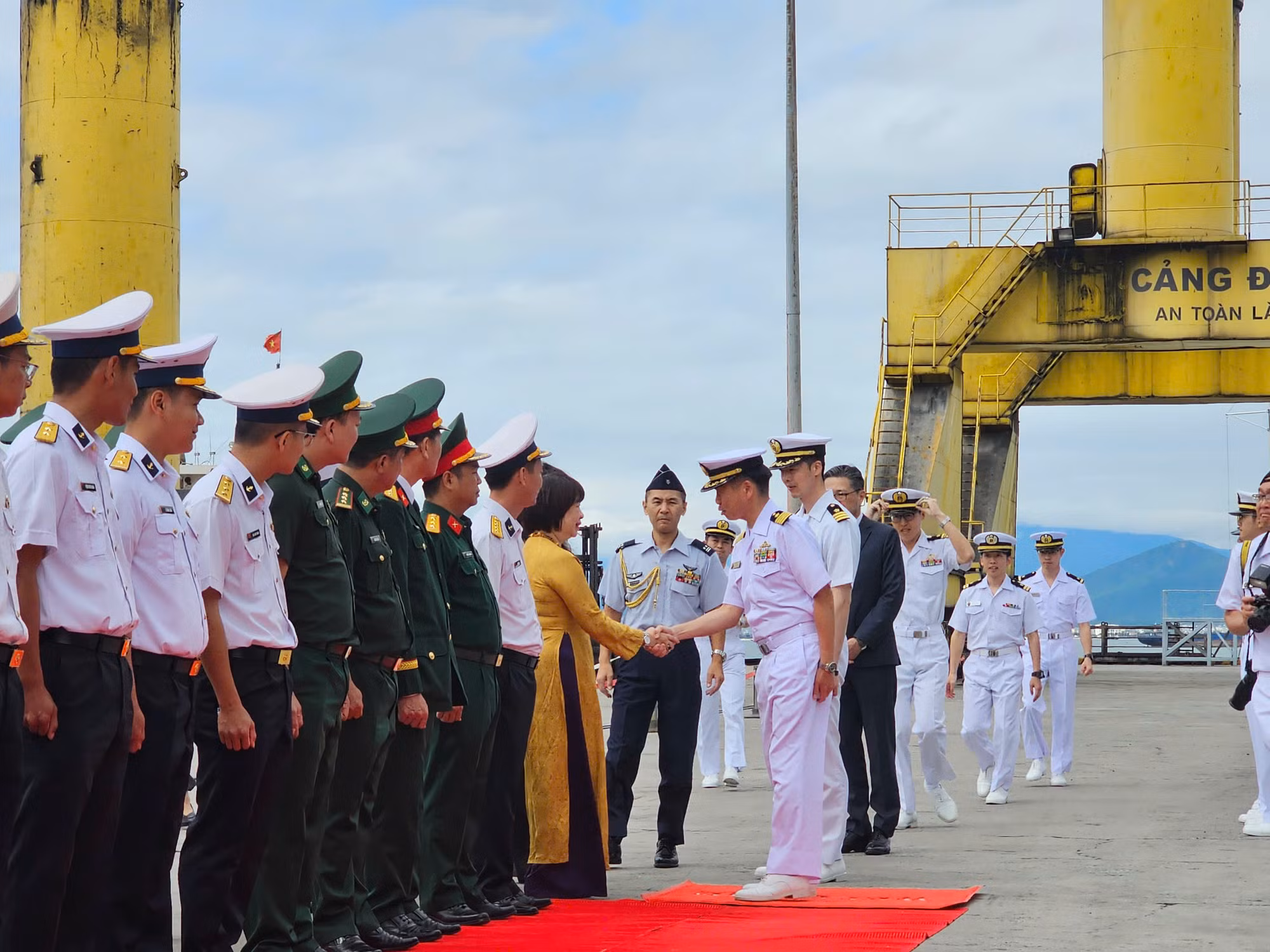 Tàu huấn luyện Suzunami của Lực lượng Tự vệ trên biển Nhật Bản thăm hữu nghị Đà Nẵng -0