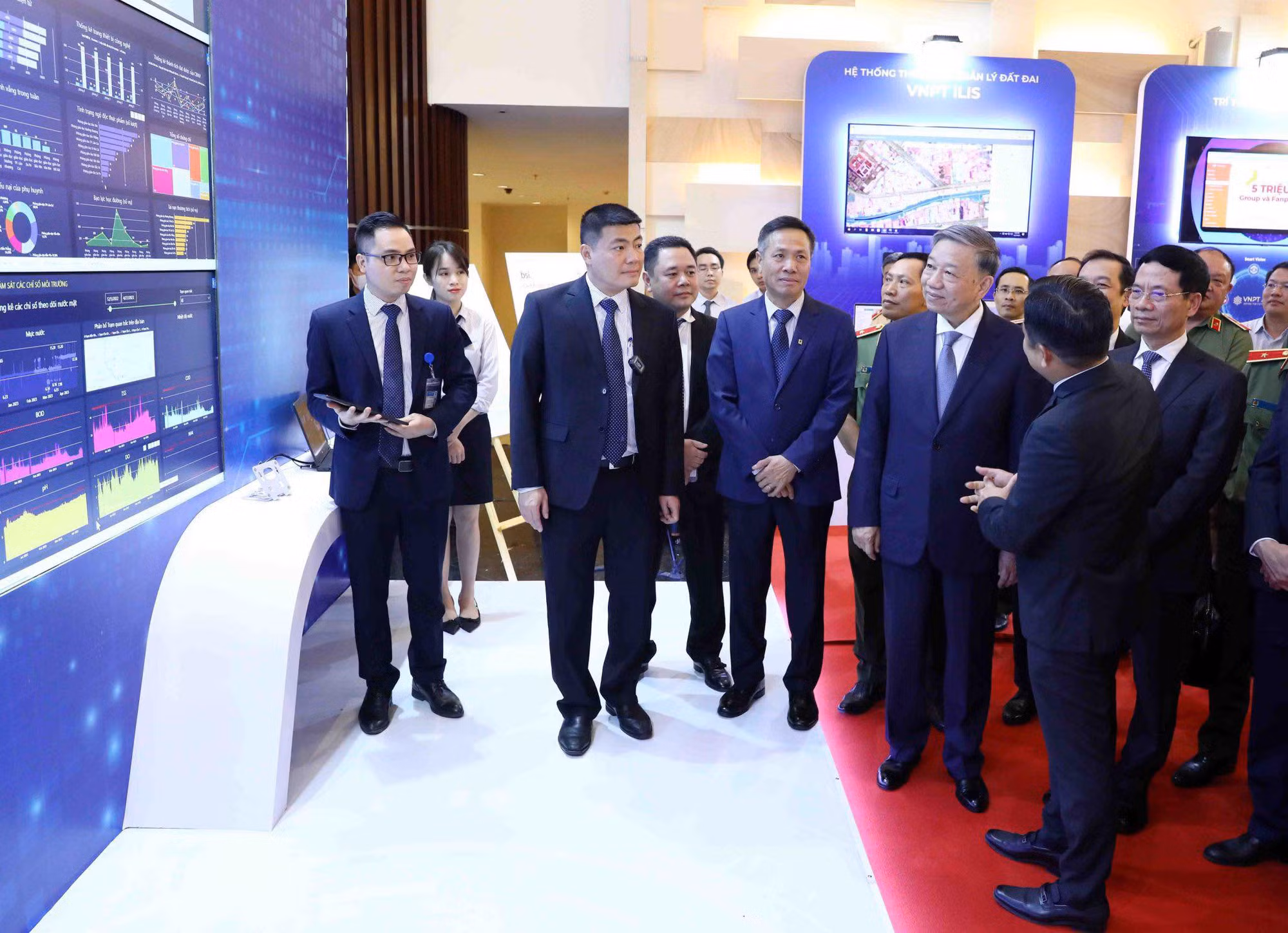 Cùng chung sức, đồng lòng thực hiện thắng lợi công cuộc chuyển đổi số -1