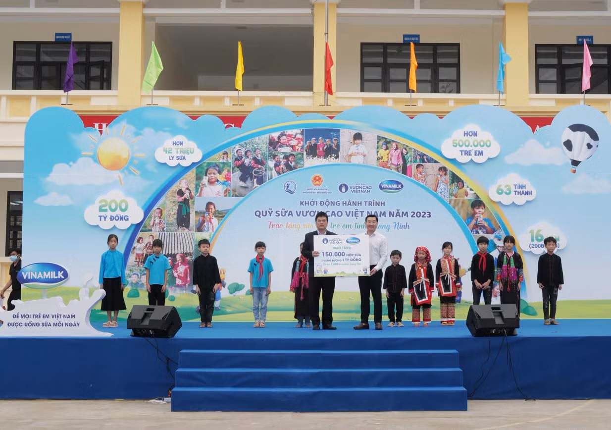 Năm 2023 sẽ có 17.000 trẻ em được Vinamilk hỗ trợ uống sữa miễn phí -1