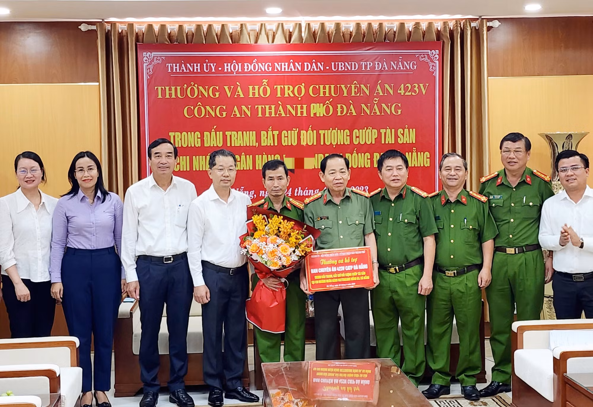 Thưởng “nóng” vụ bắt giữ tên cướp ngân hàng tại Đà Nẵng -0