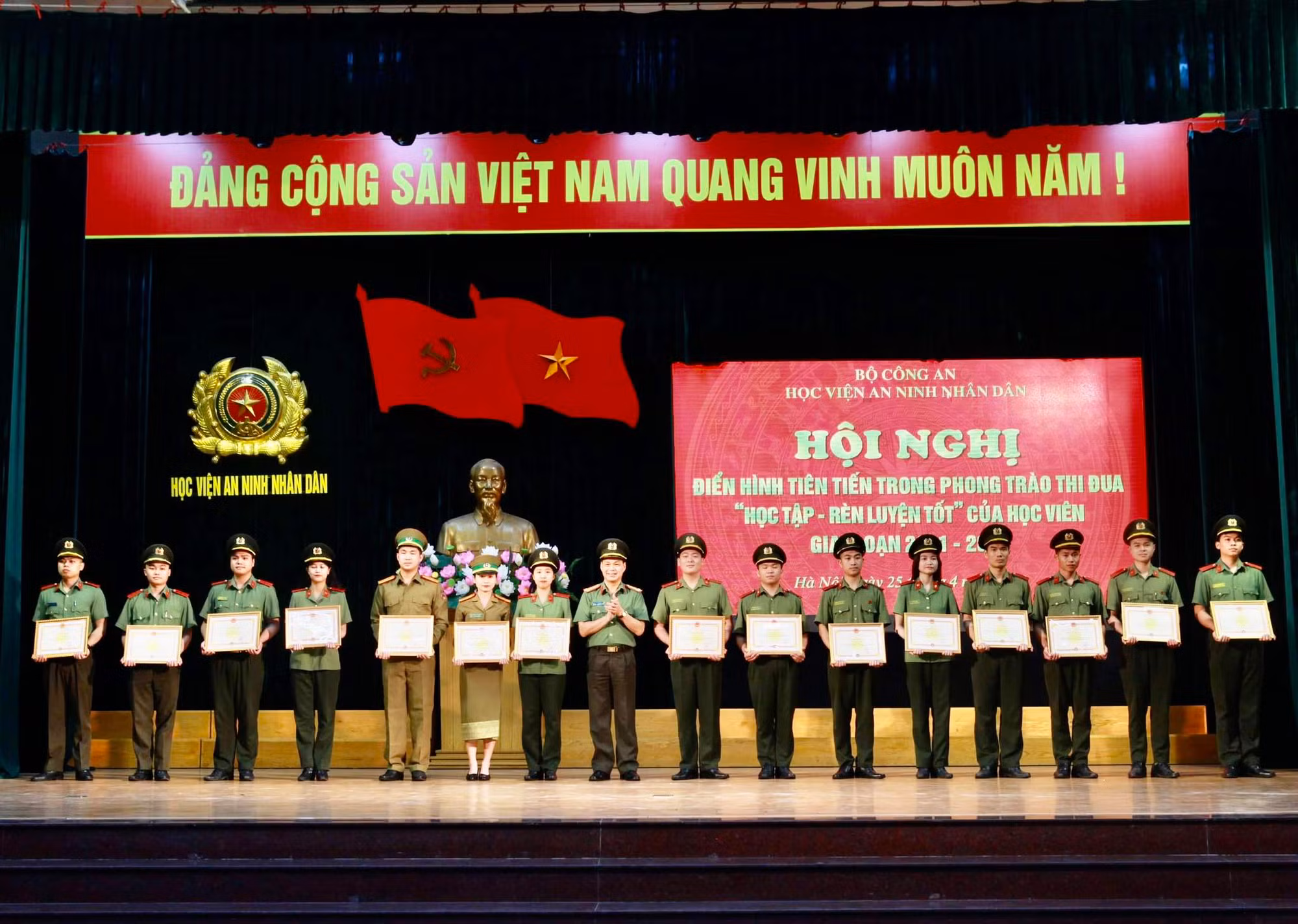 Nhân rộng điển hình tiên tiến, đưa phong trào thi đua 
