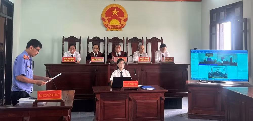 Lãnh án tử hình vì vận chuyển gần 2 kg ma túy -0