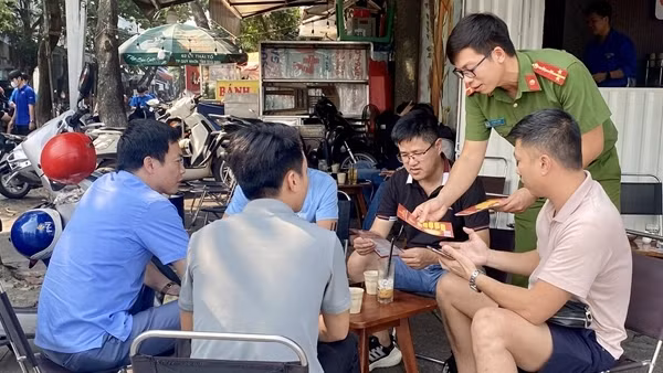 Tuổi trẻ Công an Bình Định góp phần đẩy nhanh tiến độ kích hoạt tài khoản định danh điện tử
