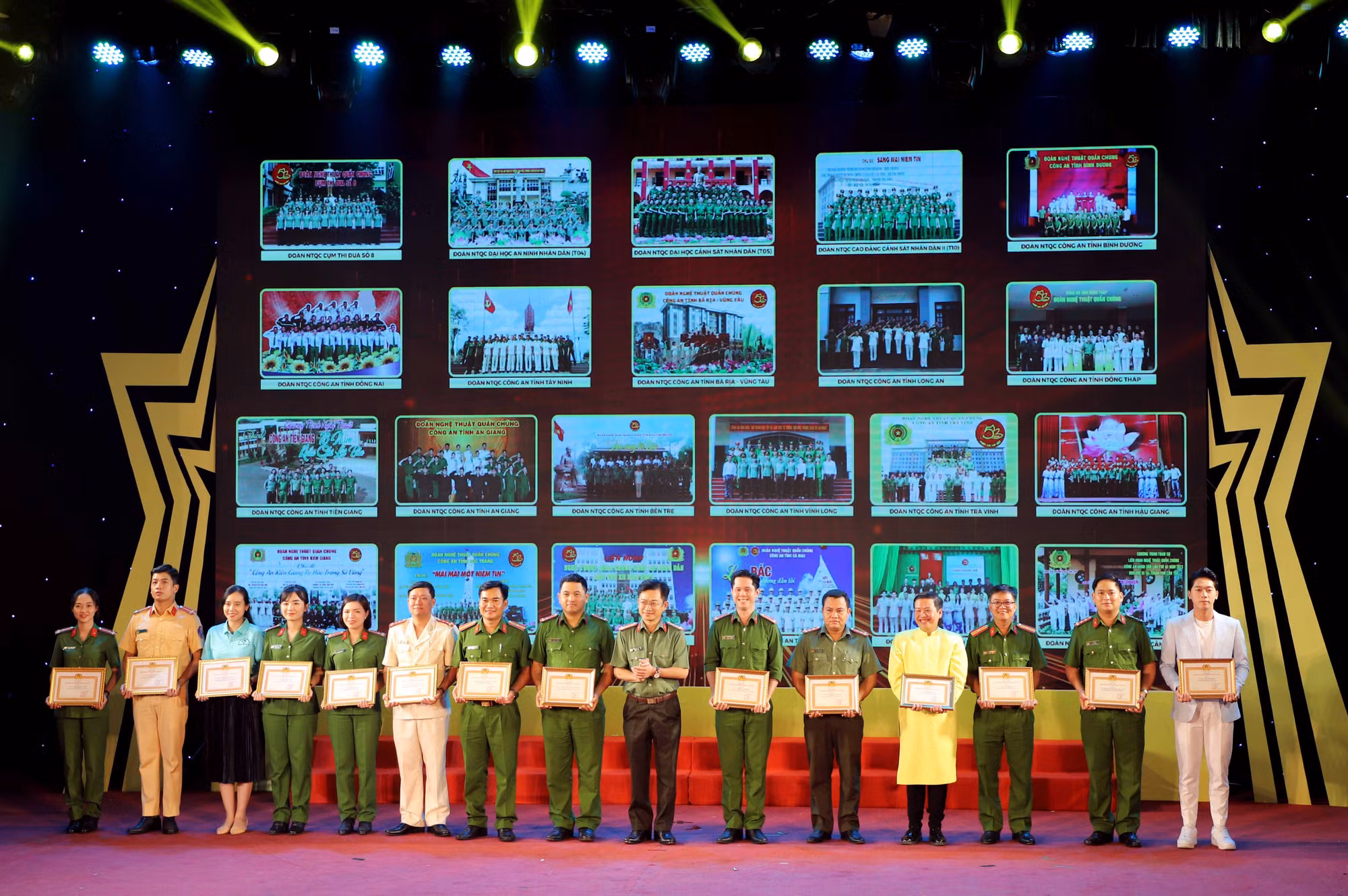 Bế mạc Liên hoan Nghệ thuật quần chúng CAND lần thứ XII - khu vực III -1