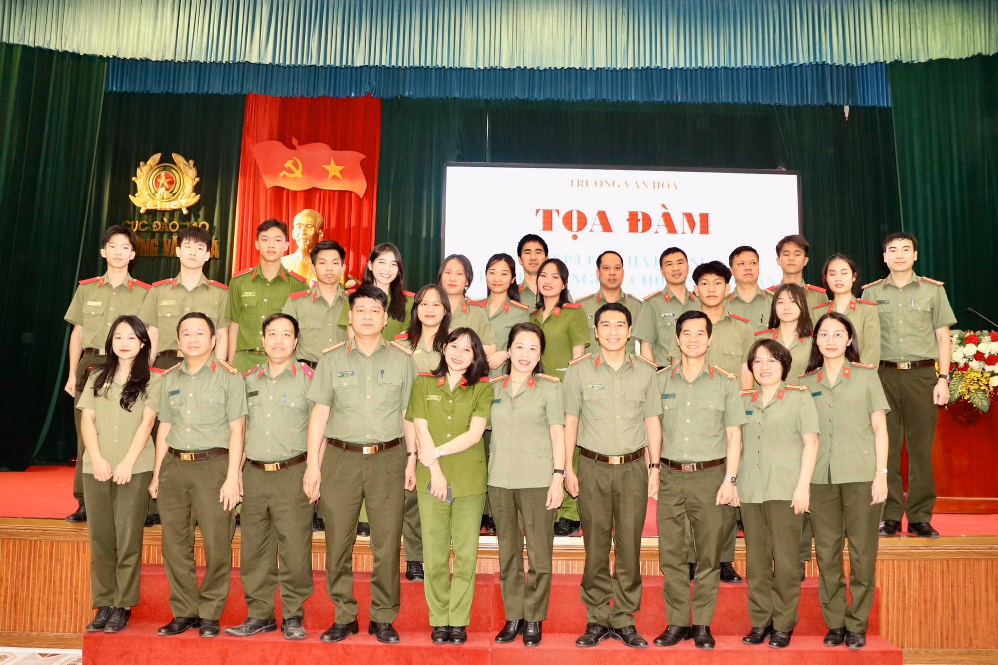 Tọa đàm 
