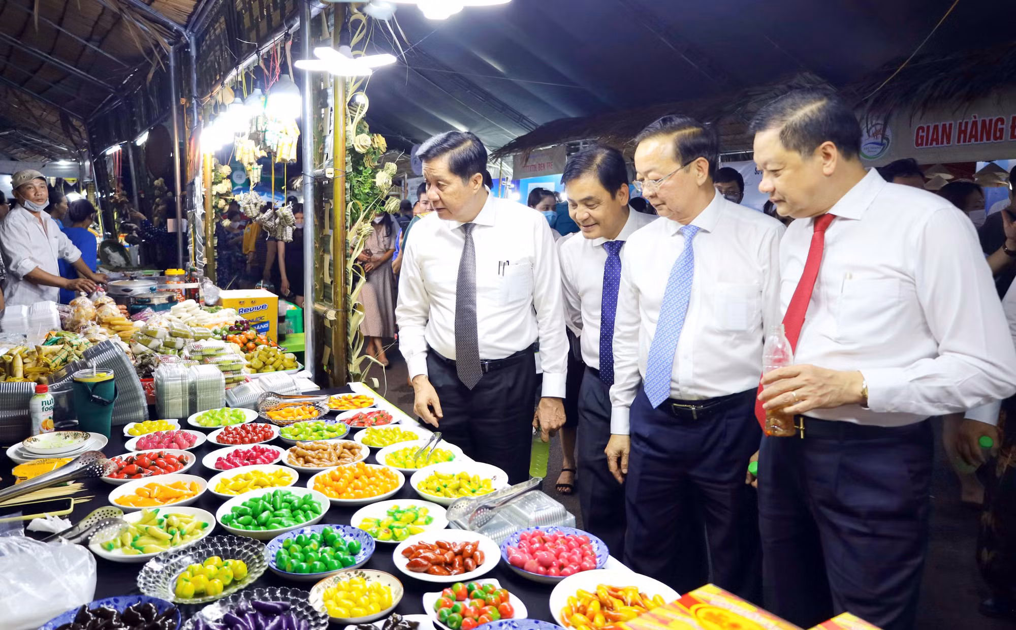 Về Cần Thơ thưởng thức và xem nghệ nhân trình diễn các làm bánh dân gian Nam Bộ -0