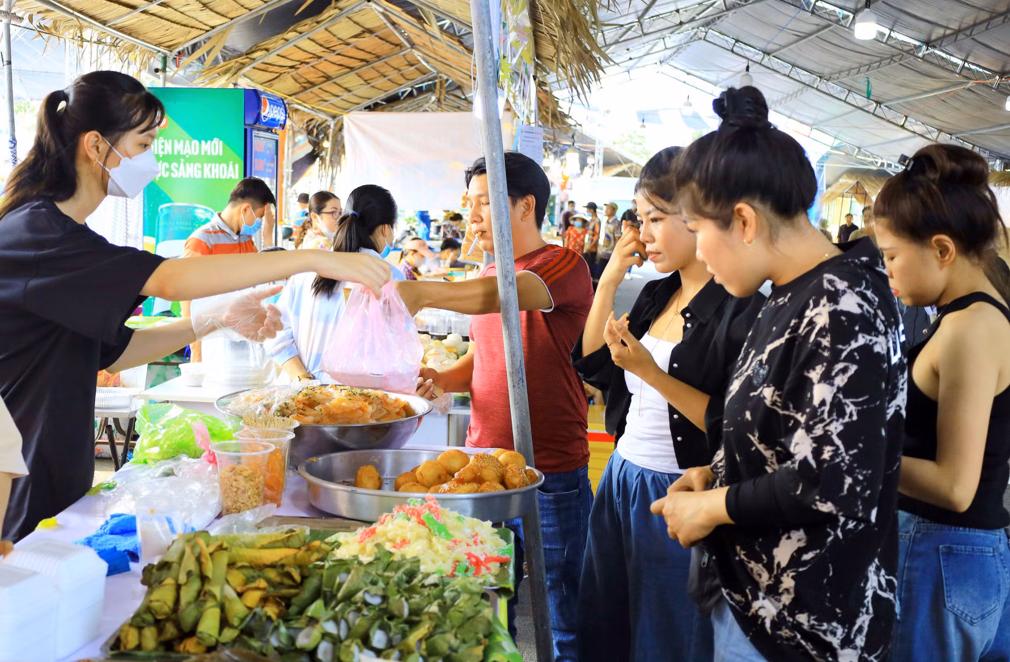 Về Cần Thơ thưởng thức và xem nghệ nhân trình diễn các làm bánh dân gian Nam Bộ -2