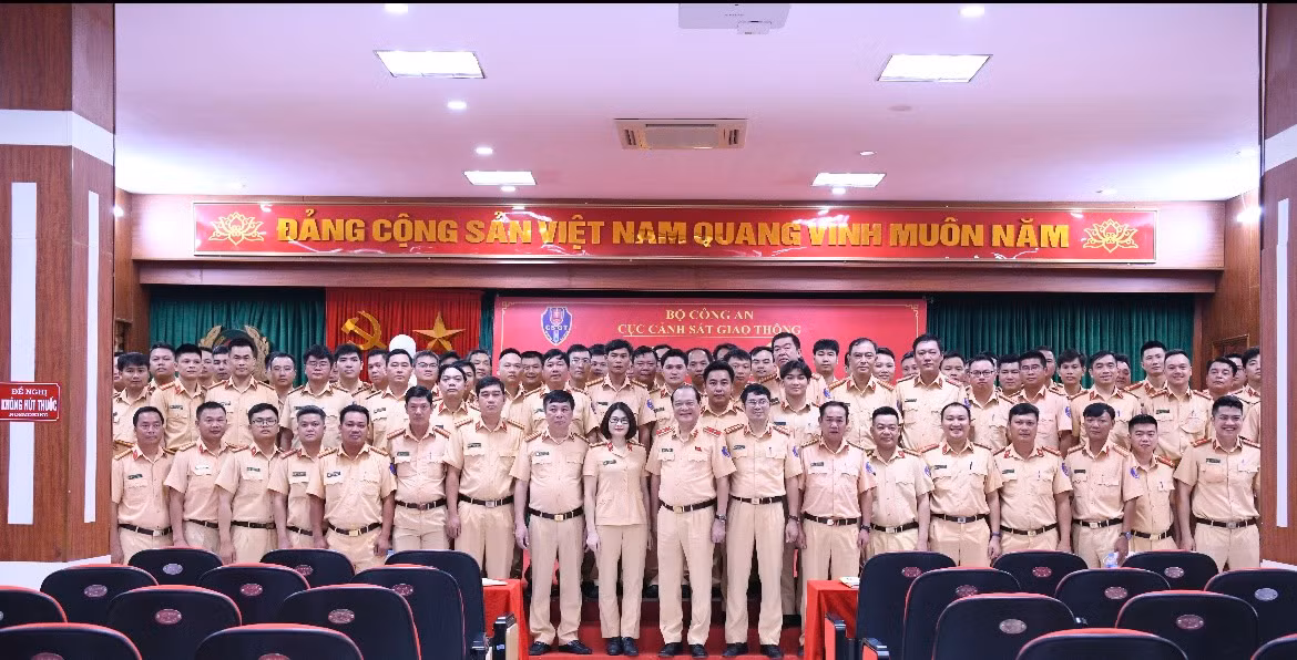 Thêm 136 cán bộ CSGT hỗ trợ trung tâm đăng kiểm các địa phương -0