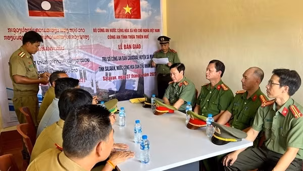 Khánh thành, bàn giao 3 trụ sở làm việc Công an bản của nước bạn Lào