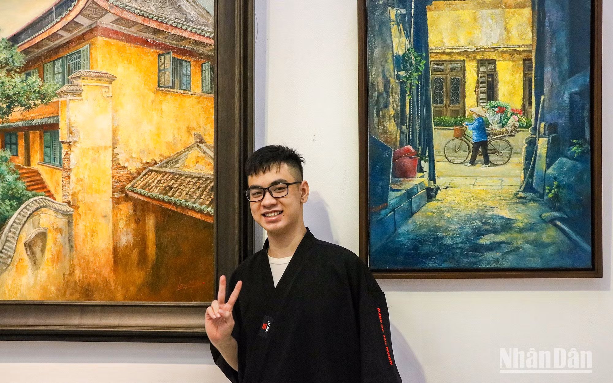 Họa sĩ trẻ Nam Long và những bức tranh chất chứa tình yêu thương -0