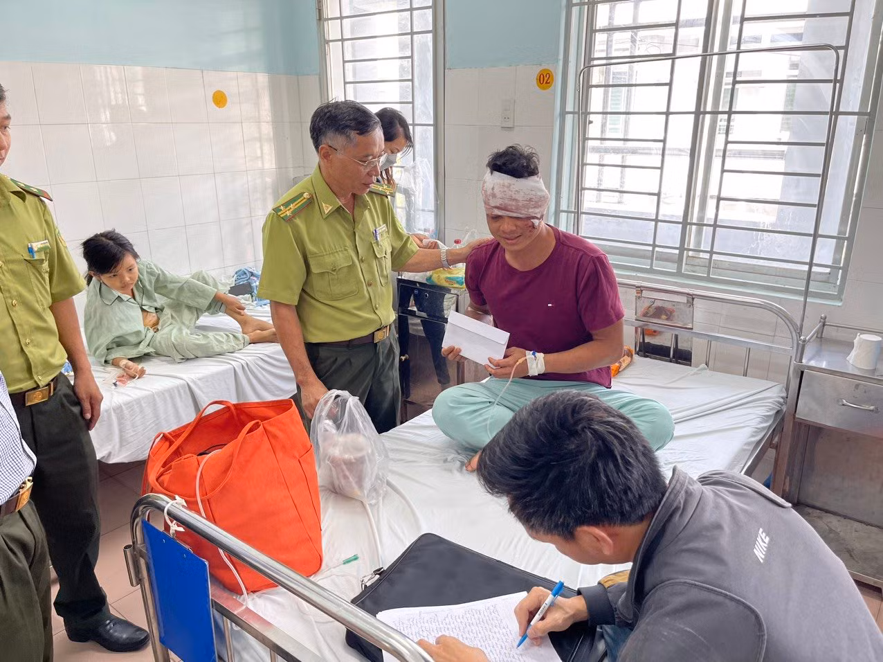 Ba kiểm lâm của Vườn quốc gia Cát Tiên bị chém trọng thương -0