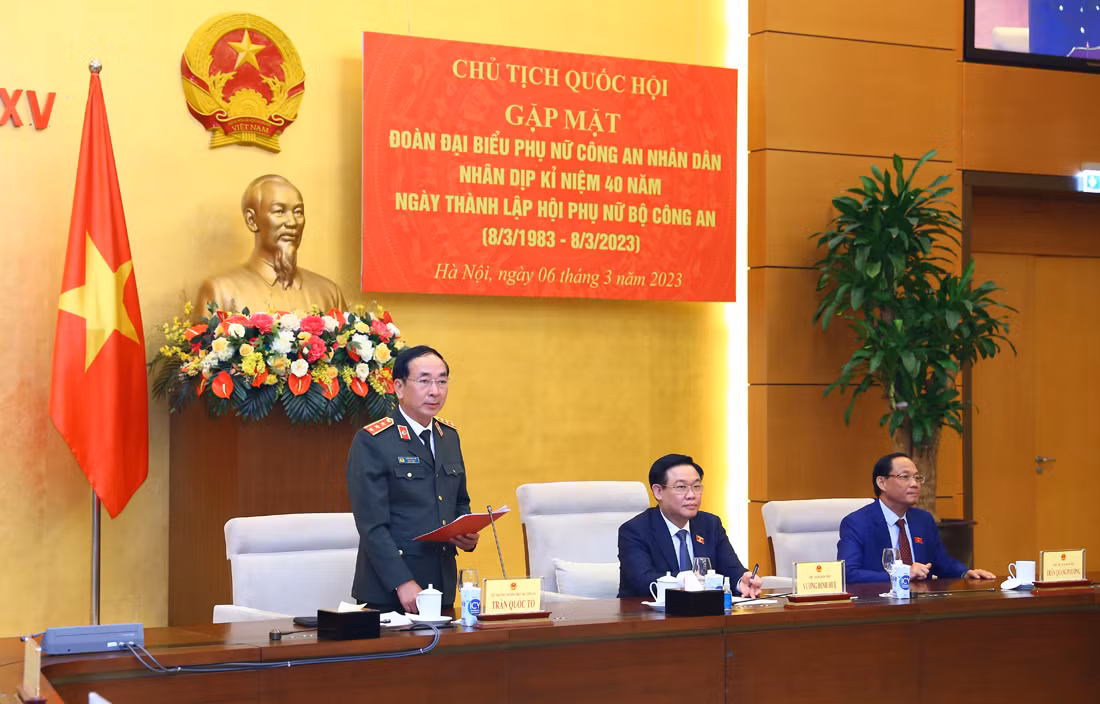 Chủ tịch Quốc hội gặp mặt Đoàn đại biểu phụ nữ Bộ Công an -0