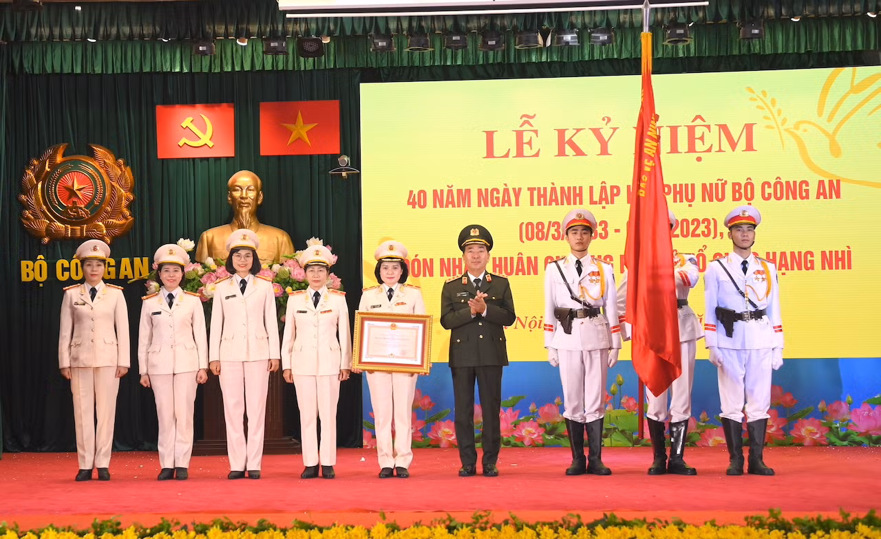 Hội Phụ nữ Bộ Công an đón nhận Huân chương Bảo vệ Tổ quốc hạng Nhì -0