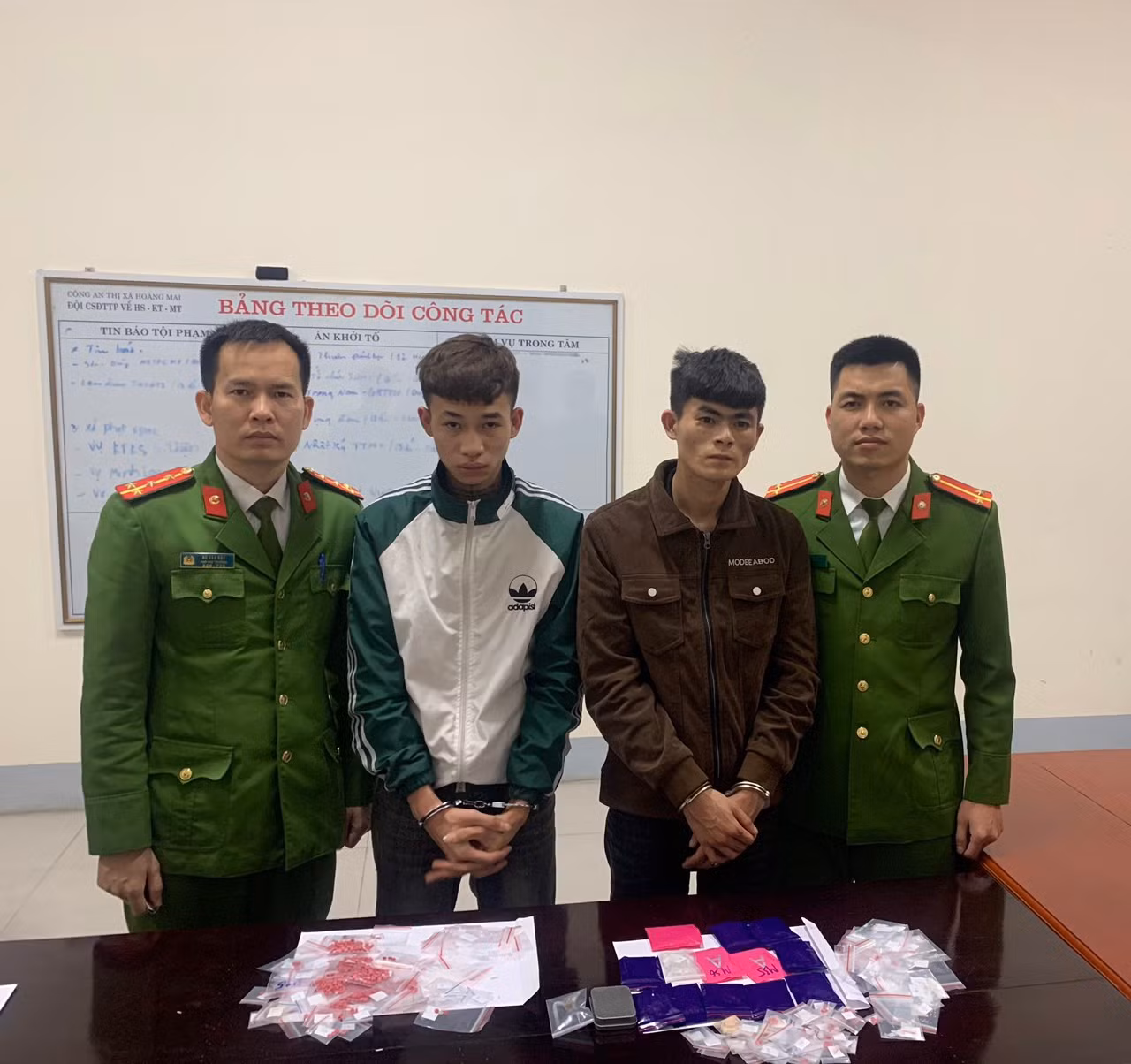 Xoá nhiều điểm bán lẻ ma tuý tại thị xã biển Hoàng Mai -0