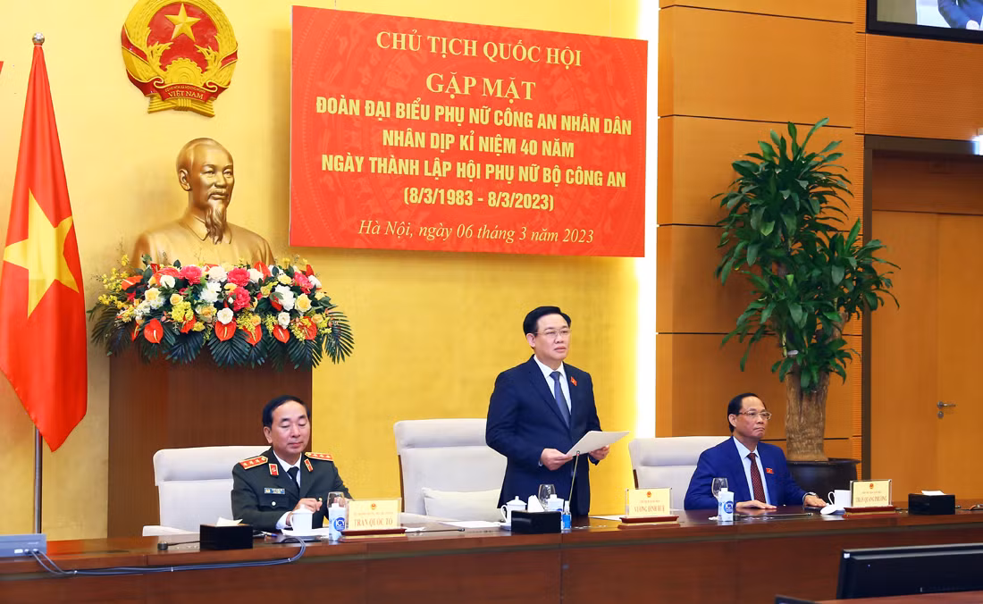 Chủ tịch Quốc hội gặp mặt Đoàn đại biểu phụ nữ Bộ Công an -0